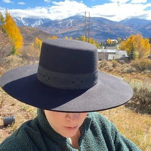 The Sierra black hat Lack of color size L